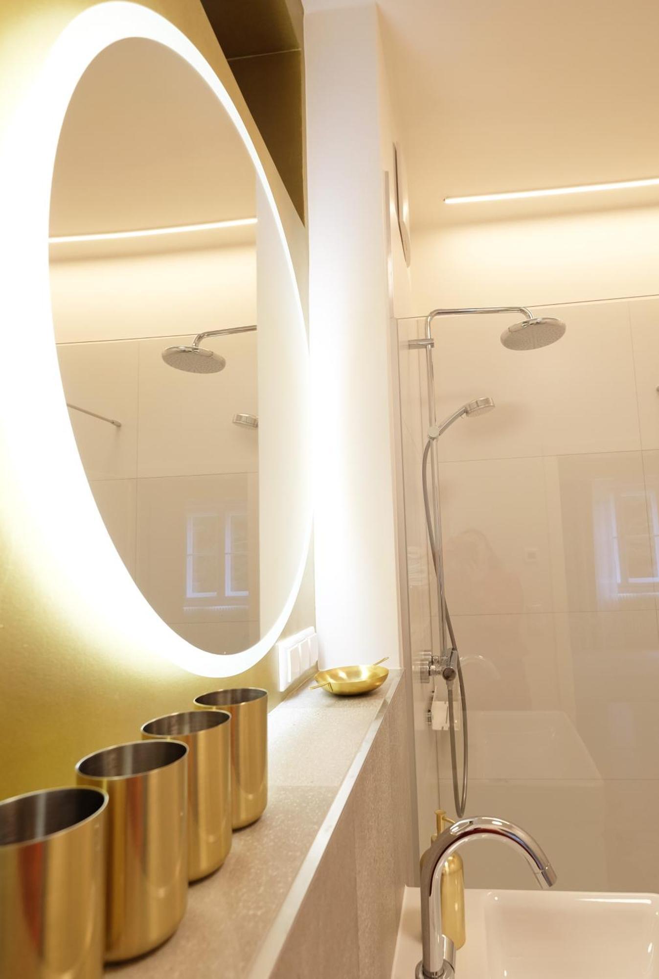 Golden Flat By Grazrentals With Parkview - Brandnew & Free Parking Exteriér fotografie